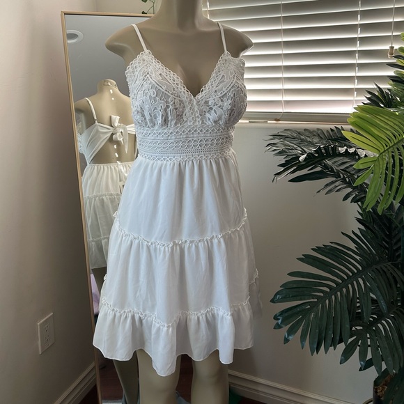 White lace top dress - Picture 2 of 2